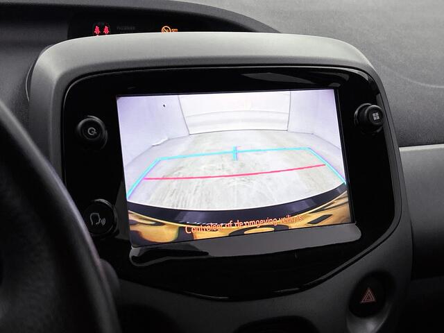 Toyota AYGO 1.0 VVT-i x-play *Automaat | BTW voertuig | Dealer onderhouden | Apple CarPlay/Android Auto | Airco | Achteruitrijcamera | Elektrische Ramen voor | Elektrisch verstelbare buitenspiegels |
