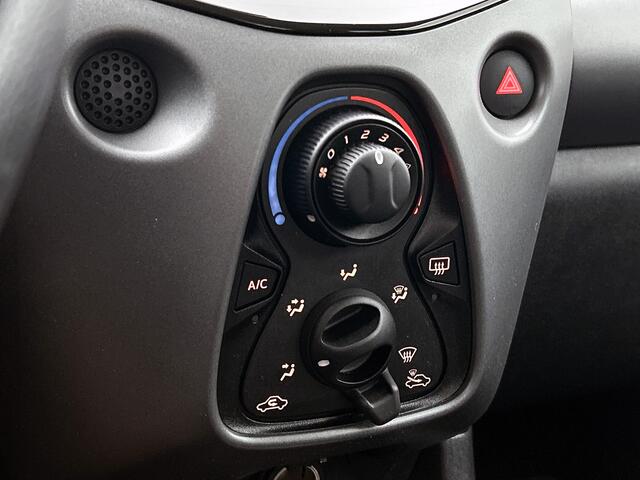 Toyota AYGO 1.0 VVT-i x-play *Automaat | BTW voertuig | Dealer onderhouden | Apple CarPlay/Android Auto | Airco | Achteruitrijcamera | Elektrische Ramen voor | Elektrisch verstelbare buitenspiegels |