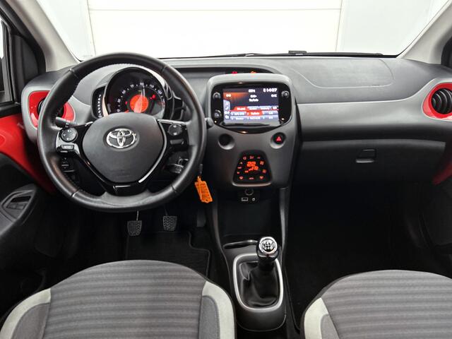 Toyota AYGO 1.0 VVT-i x-Joy | BTW voertuig | Dealer onderhouden | Climate Control | Lichtsensor | DAB | Apple CarPlay/Android Auto | Achteruitrijcamera |