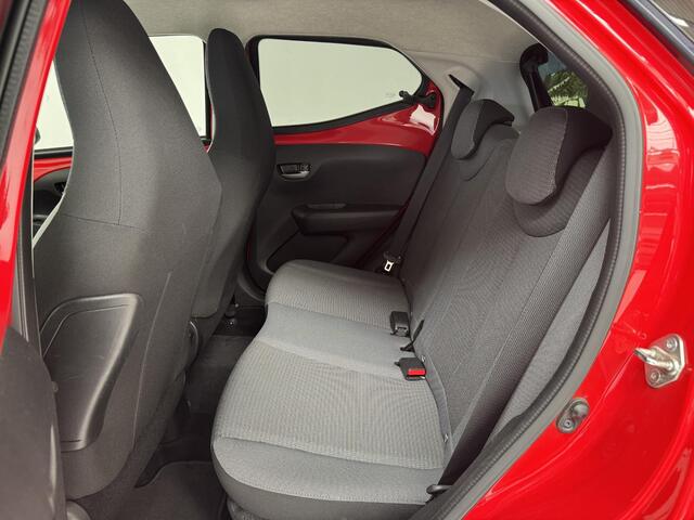 Toyota AYGO 1.0 VVT-i x-joy | Navigatie | Camera | Dealer Onderhouden | Climate Control | Lichtmetalen Velgen 15" |