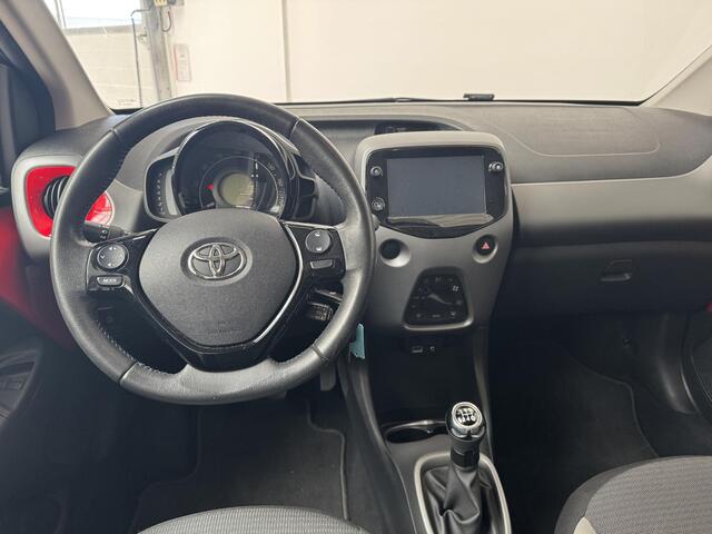 Toyota AYGO 1.0 VVT-i x-joy | Navigatie | Camera | Dealer Onderhouden | Climate Control | Lichtmetalen Velgen 15" |