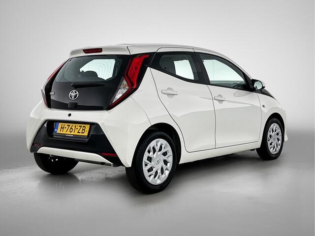 Toyota AYGO 1.0 VVT-i x-play | 1e Eigenaar | Dealeronderhouden | Apple Carplay / Android Auto | Camera |