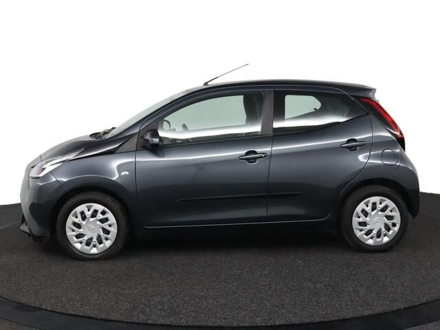 Toyota AYGO 1.0 VVT-i x-play | Apple Carplay/Android Auto | Parkeercamera | Airco |