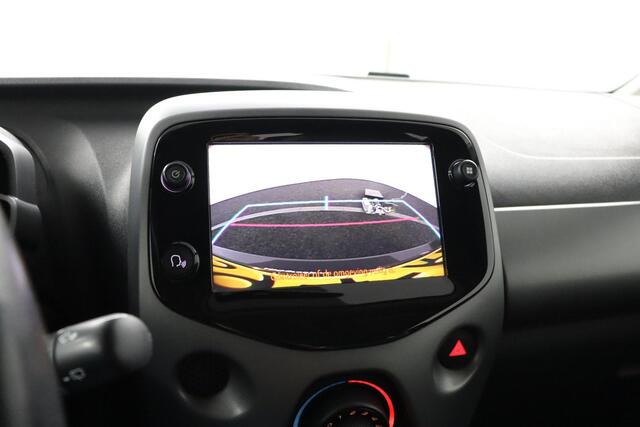 Toyota AYGO 1.0 VVT-i x-play | Apple Carplay/Android Auto | Parkeercamera | Airco |