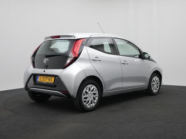 Toyota AYGO 1.0 VVT-i x-play | Apple Carplay-Android Auto | Parkeercamera |