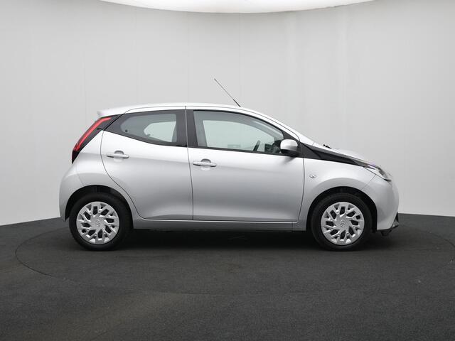 Toyota AYGO 1.0 VVT-i x-play | Apple Carplay-Android Auto | Parkeercamera |