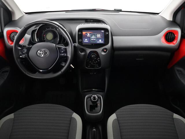 Toyota AYGO 1.0 VVT-i X-Cite Bi-Tone Automaat | Apple Carplay & AndroidAUTO | Lichtmetalen velgen | Camera | Privacy Glass |