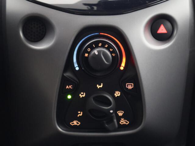 Toyota AYGO 1.0 VVT-i X-Cite Bi-Tone Automaat | Apple Carplay & AndroidAUTO | Lichtmetalen velgen | Camera | Privacy Glass |