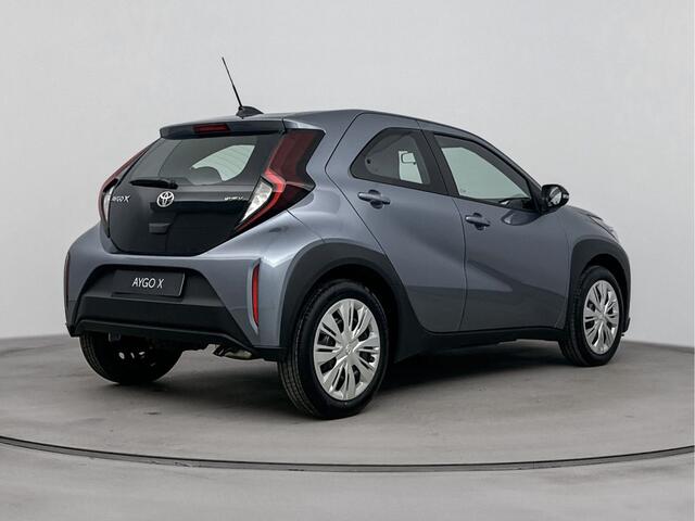 Toyota AYGO X Hybrid 115 play