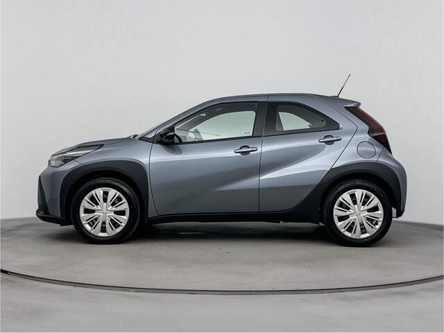 Toyota AYGO X Hybrid 115 play