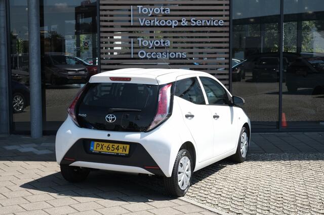 Toyota AYGO 1.0 VVT-i x-fun Handgeschakeld | Centrale deur vergrendeling | 4 speakers | Radio met AUX en USB-aansluiting | Bluetooth connectiviteit (handsfree bellen én muziekstreaming) | Stuurwiel met bediening