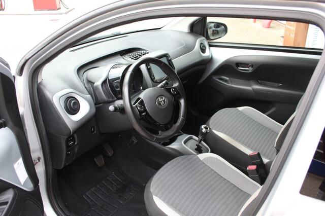 Toyota AYGO 1.0 VVT-I X-Joy, Automaat, Carplay, Camera, Lichtm.velgen