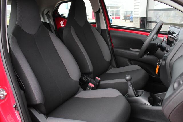 Toyota AYGO 1.0 VVT-i x / Zuinig / Bluetooth / 1ste eigenaar / N.A.P.