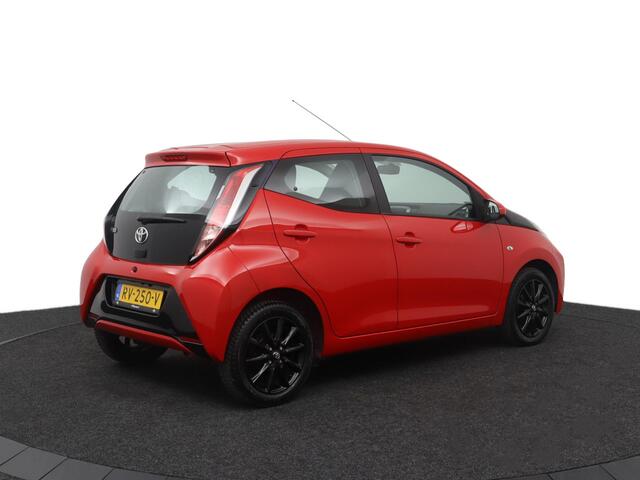 Toyota AYGO 1.0 VVT-i x-play | Groot scherm met multimedia | Airco | Parkeercamera |