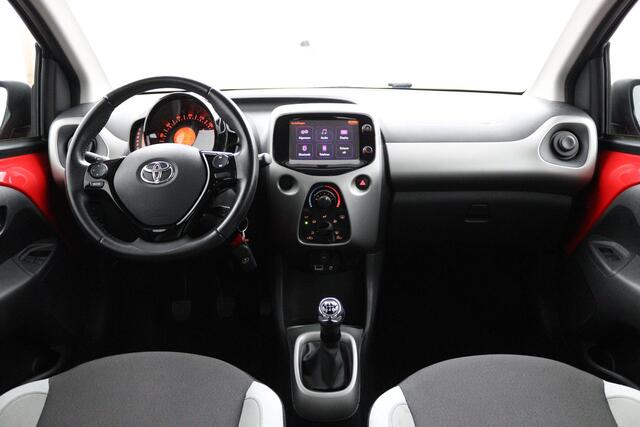 Toyota AYGO 1.0 VVT-i x-play | Groot scherm met multimedia | Airco | Parkeercamera |