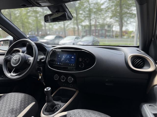 Toyota AYGO X 1.0 VVT-i MT Pulse Apple/Android, Cruise control, 17inch velgen, Voorstoelen verwarmd