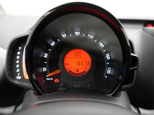 Toyota AYGO 1.0 VVT-i X-Clusiv X-Shift Automaat | Keyless Entry | Toyota Safety Sense |