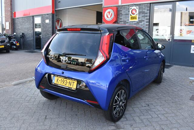 Toyota AYGO 1.0 VVT-i x-clusiv Airco Parkeer camera Cruise control 2-tone
