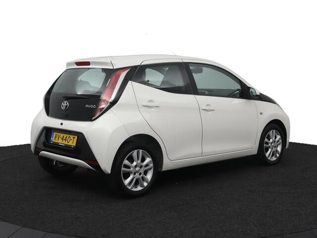 Toyota AYGO 1.0 VVT-i x-play | Climate control | Parkeercamera | Groot mediascherm | Navigatie |