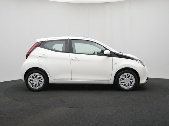 Toyota AYGO 1.0 VVT-i x-play Automaat | Parkeercamera | Apple Carplay-Android Auto |