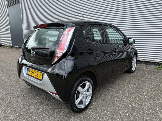 Toyota AYGO 1.0 VVT-i x-play NAP 1e eigenaar Carplay Camera 15" Lichtmetaal Airco 5-drs