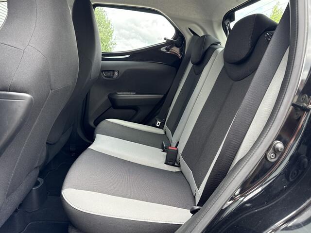 Toyota AYGO 1.0 VVT-i x-play NAP 1e eigenaar Carplay Camera 15" Lichtmetaal Airco 5-drs