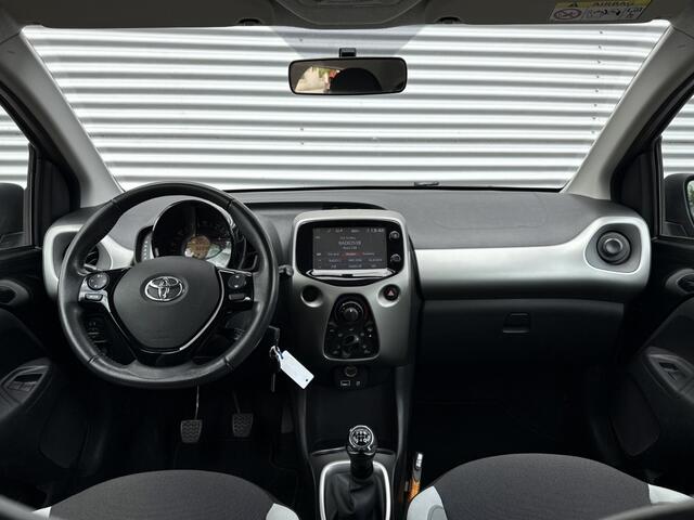Toyota AYGO 1.0 VVT-i x-play NAP 1e eigenaar Carplay Camera 15" Lichtmetaal Airco 5-drs