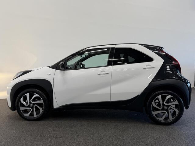 Toyota AYGO X 1.0 VVT-i Automaat Pulse Navigatie Apple Carplay/Android Auto Camera 17" Lichtmetalen Velgen Climate Control Adaptive Cruise Control Two Tone
