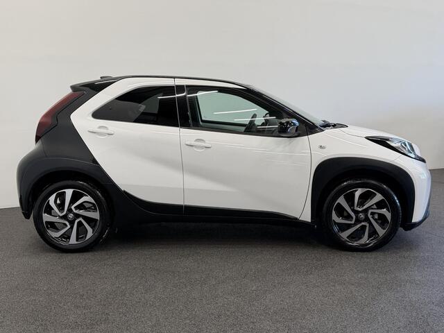Toyota AYGO X 1.0 VVT-i Automaat Pulse Navigatie Apple Carplay/Android Auto Camera 17" Lichtmetalen Velgen Climate Control Adaptive Cruise Control Two Tone