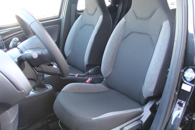 Toyota AYGO X 1.0 VVT-i MT first | Rijklaar | Stoelverw. | Clima | LED | Apple/Android | Privacy glass | LM-velgen | All-seasons