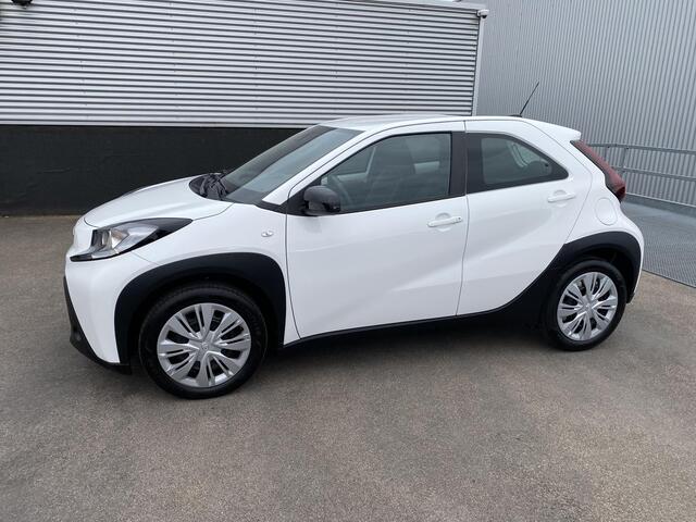 Toyota AYGO X 1.0 VVT-i MT Play Nette auto, zeer lage KM stand, navigatie Apple CarPlay/Android Auto, adaptieve cruise control, camera