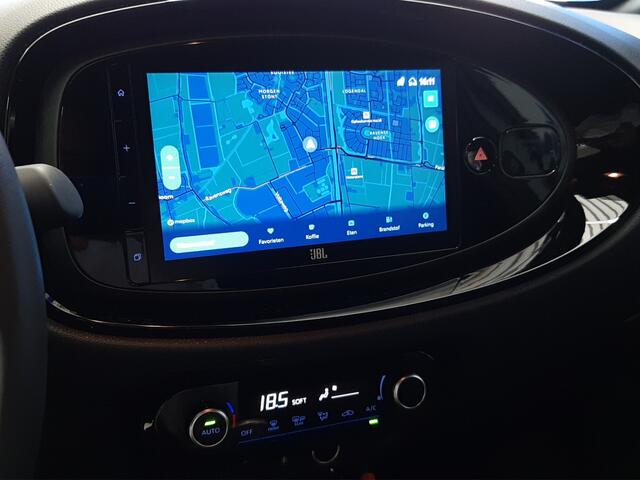 Toyota AYGO X 1.0 VVT-i MT Envy | BTW Voertuig | Dealer onderhouden | JBL | Climate Control | Cruise Control Adaptive | Fietsendragerbeugel | Draadloze telefoonlader | Apple CarPlay/Android Auto |