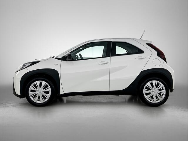 Toyota AYGO X 1.0 VVT-i MT Play | BTW voertuig | 1e Eigenaar | NIEUW GELEVERD & ONDERHOUDEN | Apple Carplay / Android Auto | Airco | Achteruitrijcamera | Elektrische ramen voor | Elektrische buitenspiegels |