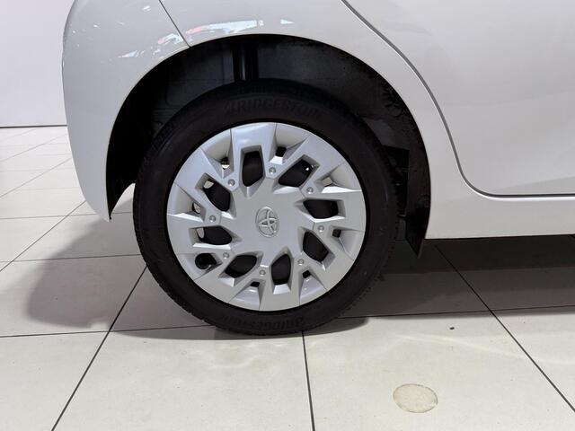 Toyota AYGO 1.0 VVT-i x-play limited | Navigatie systeem | All season banden | Apple carplay/anroid auto | Airco | BTW Auto |