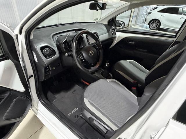 Toyota AYGO 1.0 VVT-i x-play limited | Navigatie systeem | All season banden | Apple carplay/anroid auto | Airco | BTW Auto |