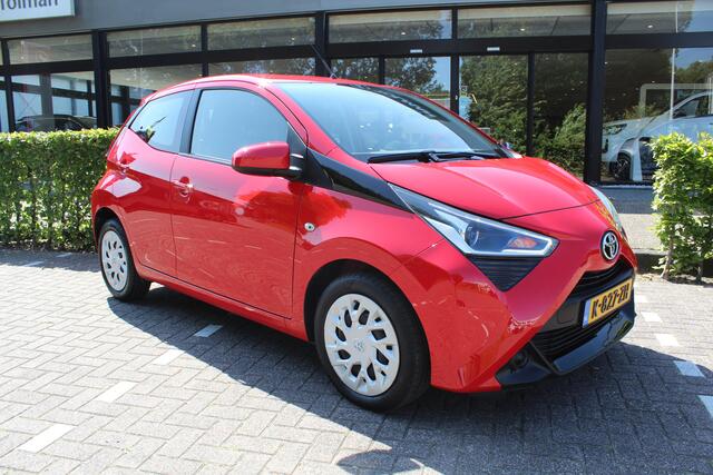 Toyota AYGO 1.0 VVT-i x-play | Rijklaar | Apple/Android | Camera | DAB | Airco | Dealer onderhouden | NL-auto
