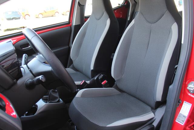 Toyota AYGO 1.0 VVT-i x-play | Rijklaar | Apple/Android | Camera | DAB | Airco | Dealer onderhouden | NL-auto