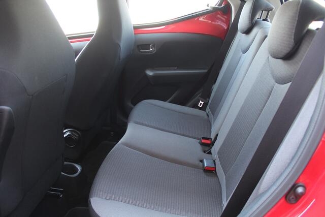 Toyota AYGO 1.0 VVT-i x-play | Rijklaar | Apple/Android | Camera | DAB | Airco | Dealer onderhouden | NL-auto