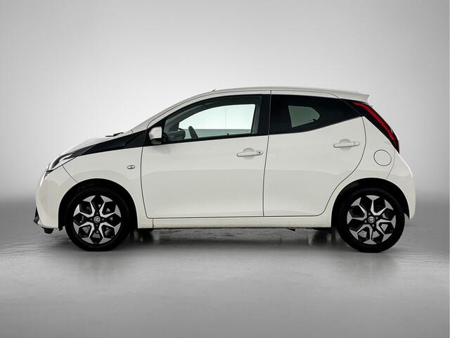 Toyota AYGO 1.0 VVT-i x-joy Automaat | BTW voertuig | NIEUW GELEVERD & ONDERHOUDEN | Climate Control | Apple CarPlay/Android Auto | Achteruitrijcamera | Bluetooth | Elektrische Ramen voor | Elektrisch verstelbare spiegels |