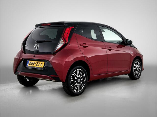 Toyota AYGO 1.0 VVT-i x-cite *automaat | Parkeersensoren voor+achter | Half lederen bekleding | Airco | Apple CarPlay/Android Auto |