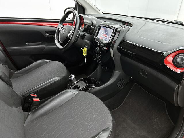 Toyota AYGO 1.0 VVT-i x-cite *automaat | Parkeersensoren voor+achter | Half lederen bekleding | Airco | Apple CarPlay/Android Auto |