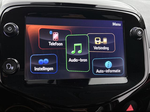 Toyota AYGO 1.0 VVT-i x-cite *automaat | Parkeersensoren voor+achter | Half lederen bekleding | Airco | Apple CarPlay/Android Auto |