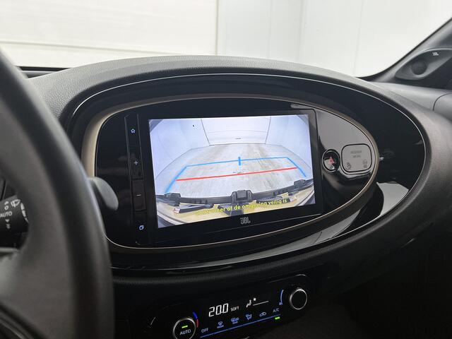 Toyota AYGO X 1.0 VVT-i S-CVT Envy Automaat | Navigatie | JBL Soundsystem | Draadloos Opladen | Climate Control | Apple Carplay/Android Auto |