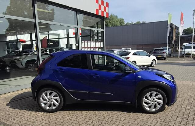 Toyota AYGO X 1.0 VVT-i MT first|Apple|17 inch|Camera
