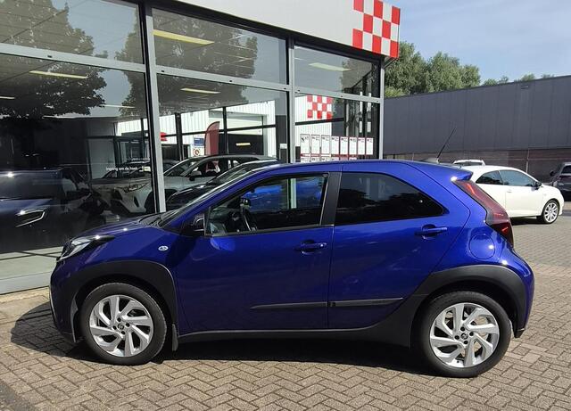 Toyota AYGO X 1.0 VVT-i MT first|Apple|17 inch|Camera