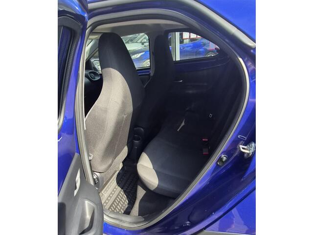 Toyota AYGO X 1.0 VVT-i MT first|Apple|17 inch|Camera