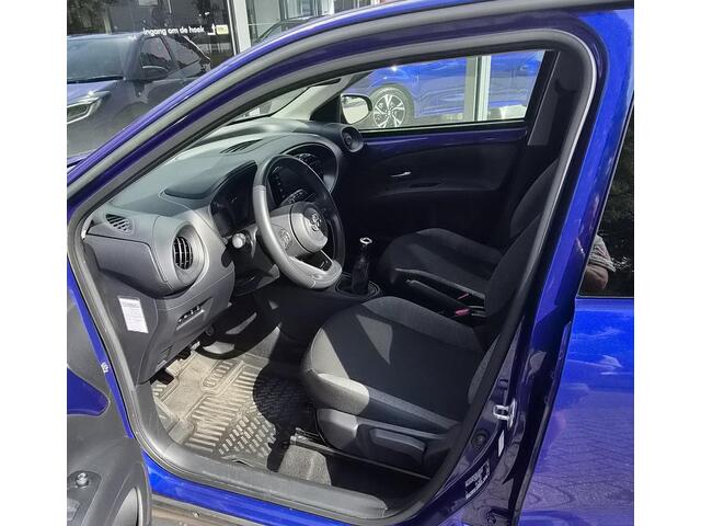Toyota AYGO X 1.0 VVT-i MT first|Apple|17 inch|Camera