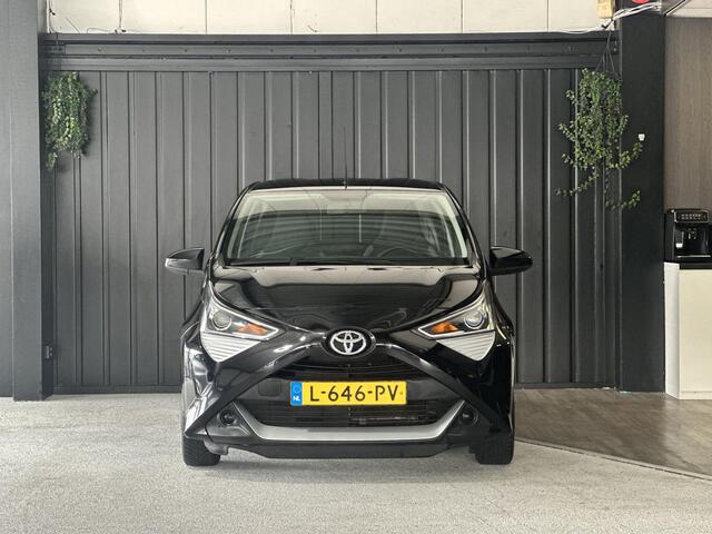 Toyota AYGO 1.0 VVT-i x-play | Achteruitrijcamera | Carplay | Airco | Cruise Control | Hill Hold Functie |