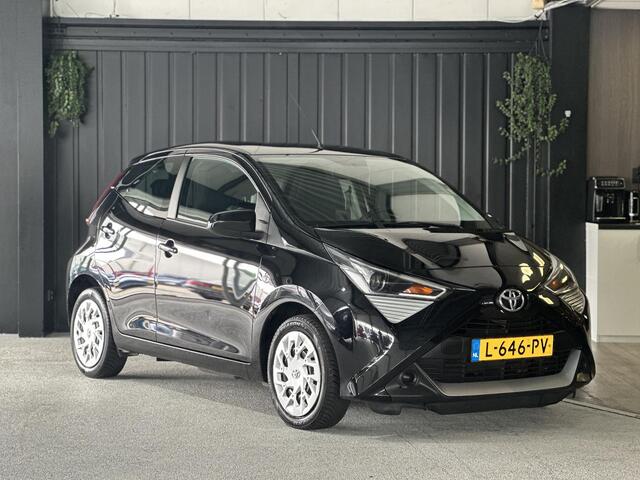 Toyota AYGO 1.0 VVT-i x-play | Achteruitrijcamera | Carplay | Airco | Cruise Control | Hill Hold Functie |