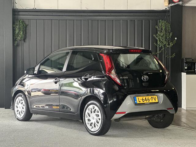 Toyota AYGO 1.0 VVT-i x-play | Achteruitrijcamera | Carplay | Airco | Cruise Control | Hill Hold Functie |